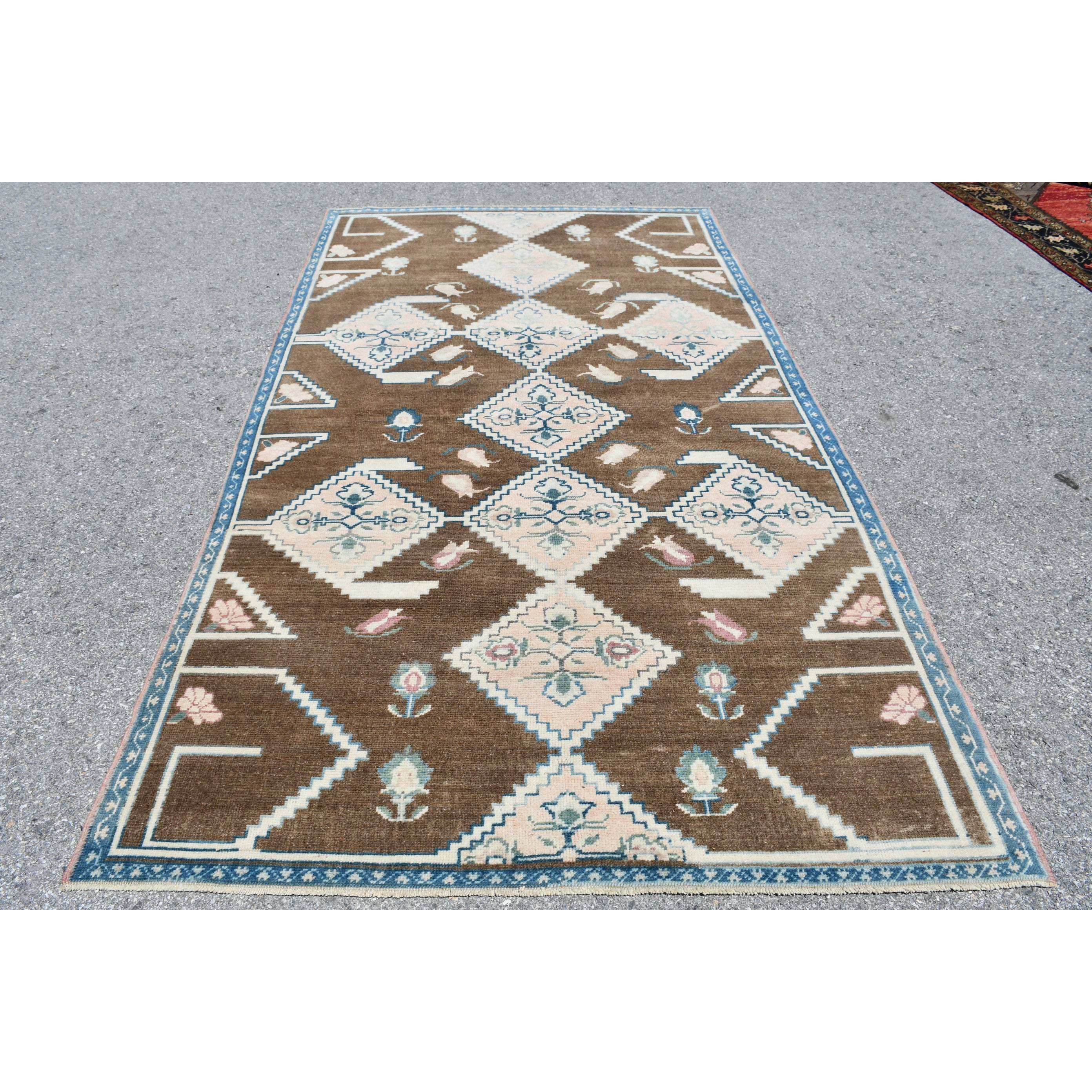 สีน้ำตาล