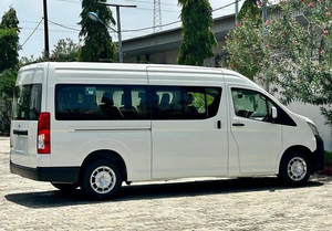 Bus Toyota Hiace d'occasion très bien entretenu, 18 places, transmission automatique et manuelle disponible - Product Image 5