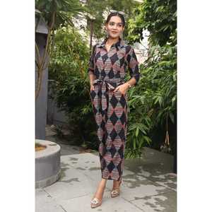 Robe une pièce en coton sans manches sur mesure longueur au genou dans de grands motifs floraux pour dames et filles dans une large gamme. - Product Image 5