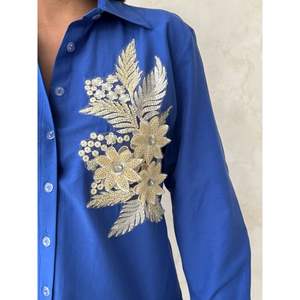 Blusa/Camisa con Detalles Florales para Mujer - Product Image 3