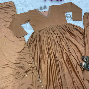 Beautiful Chinon <b>Kurti</b> With Dupatta With Pent In Bulk Quantity By Wholesaler Fabzone - Product Image 1