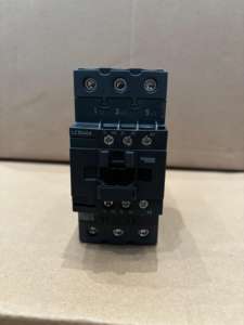 Schneider TeSys Deca 3P(3NO) คอนแทค AC-3/AC-3e LC1D38M7 LC1D40Q7 LC1D40M7สำหรับ AC 50/60Hz mV & HV 220V 380V - Product Image 3