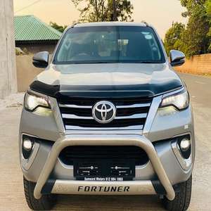 Toyota Fortuner fresco y limpio, bastante usado, sin historial de accidentes, envío rápido, superventas, SUV, compra con confianza a la venta - Product Image 1