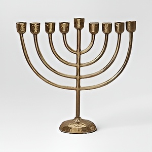 Menorah en métal personnalisée élégante avec finition en cuivre antique Hanoucca Hanoucca 9 bras Judaïca Porte-bougie juif - Product Image 4