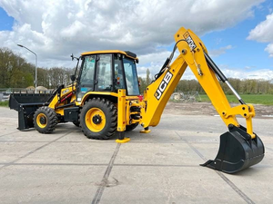 JCB 3DX / 3CX Plus 4WD d'occasion - Godet 4/1 / Ligne de marteaux hydrauliques - Bon état - Moteur d'origine - Engin de construction en stock, prêt à l'emploi - Product Image 2