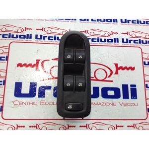 Pannello Pulsanti Anteriore Sinistro RENAULT Scenic 3a Serie 156018070D (03>06) - Product Image 1