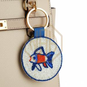 Breloque personnalisée avec initiale brodée pour les distributeurs mondiaux achetant des articles clés ronds - Product Image 3