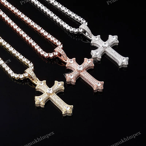 Colgante de Cruz completamente helado de Plata de Ley 925 con tachuelas de moissanita personalizadas de lujo con chapado en oro y diseños inspirados en Hip Hop - Product Image 4