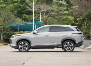 FRIG-ATE 07 DM-I SUV HÍBRIDO ENCHUFABLE USADO CON TRACCIÓN EN LAS CUATRO RUEDAS, INTERIOR CLARO, NEUMÁTICOS R15, ASIENTOS DE CUERO - Product Image 3