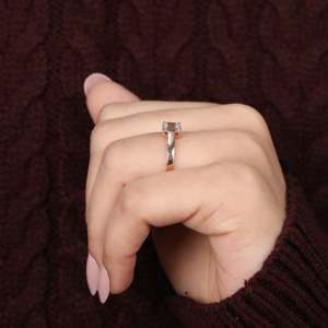 Bague de fiançailles solitaire en émeraude et diamant de culture LR20929B - Product Image 1