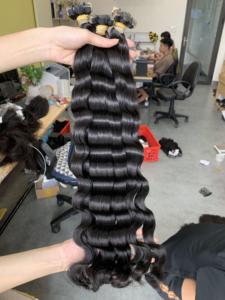 Extensions de cheveux naturels vietnamiens à clipser, alignées sur la cuticule, ondulées, couleur naturelle, faites à la main - Product Image 3