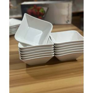 Service de table en céramique moderne pour enfants, comprenant des assiettes et des bols durables et résistants aux chocs pour des repas amusants - Product Image 1