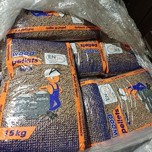 Vente chaude de granulés de bois de qualité supérieure Prix d'usine Combustible biomasse de haute qualité en sacs de 15kg Briquettes de sapin, pin et hêtre - Product Image 3