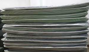 Colchón de espuma cubierto, cama asequible, camas de personal, camas de sitio de construcción, camas desechables europeas, cama de campamento de piso - Product Image 2