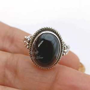 แหวนเงินแท้ทำมือประดับพลอยออนิกซ์สีดำ หินประจำเดือนเกิดเดือนกรกฎาคม - Product Image 2