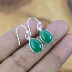 Boucles d'oreilles élégantes en argent 925 avec pierre précieuse en onyx vert, bijoux en pierre naturelle faits à la main pour femmes - Product Image 4