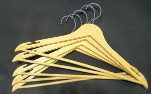 Cintre en bois fait main pour adultes pour votre garde-robe, en bois de manguier, fabriqué en Inde - Product Image 6