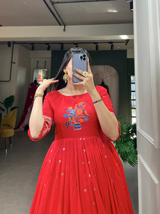 Vestido de seda Jacquard de moda con forro de estilo completo y vestido cosido con ajuste extra en el pecho para mujeres Suministro a granel - Product Image 3