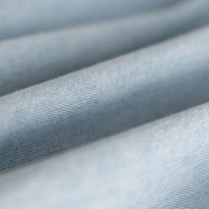 Camisa vaquera de algodón lavado para mujer que ofrece un ajuste relajado y elegante comodidad diaria - Product Image 3