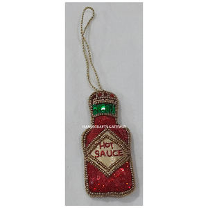 Adorno Navideño en Forma de Botella Roja con Bordado Zari de Diseño Nuevo y Atractivo de Alta Calidad con Trabajo de Lentejuelas - Product Image 1