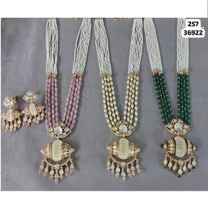 Ensemble de pendentifs Kundan de qualité fiable avec long collier et boucles d'oreilles idéal pour les grandes cérémonies disponibles à l'exportation - Product Image 2
