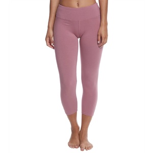 Shorts de yoga et de fitness personnalisés pour femmes, taille haute/moyenne, respirants, en nylon et élasthanne écologiques, pour l'été, en stock, fournisseur BD - Product Image 5