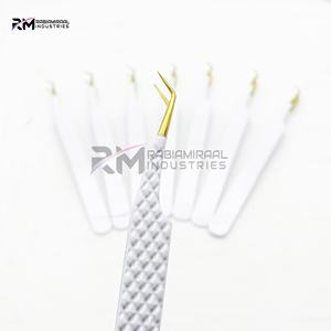 Pinzas para Extensión de Pestañas RMI con Punta de Oro de 24k y Recubrimiento de Polvo Blanco, Agarre de Diamante, Punta en Ángulo de 45 Grados - Product Image 3