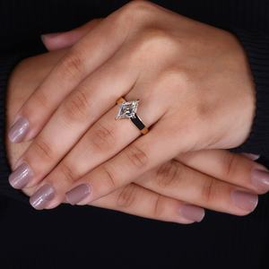 Anillo de Compromiso Solitario de Diamante Cultivado en Laboratorio con Corte Lozenge de Lujo de 1-2 Quilates Personalizado, Anillo de Bodas de Plata de Ley 925, Regalo de Aniversario - Product Image 6