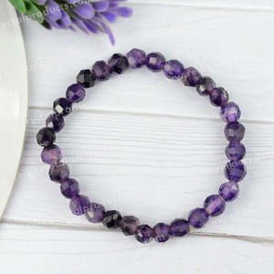 Pulsera de cuentas facetadas de amatista natural de 6 mm con corte rosa para la paz, la sabiduría y el equilibrio emocional, cargada con Reiki - Product Image 3