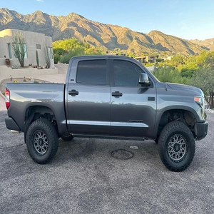 Tundra SR5 CR-EW-MAX 4X4 2018 d'occasion, conduite à gauche, sièges en cuir, prêt à être expédié - Product Image 2