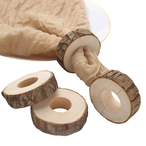 Lot de 4 ronds de serviette en bois d'acacia fabriqués à la main décor de table élégant ronds de serviette en bois accessoires de vaisselle élégants - Product Image 2