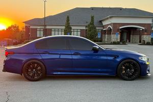 BMW M5 Competition Package 2019 usado premium, con motor V8 biturbo y tracción en las cuatro ruedas. - Product Image 2