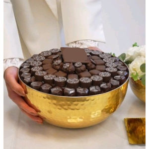 Bol à chocolat en métal doré de qualité de luxe fait à la main Design fantaisie Présentoir à desserts Serveur de bonbons Vaisselle Bol de service au chocolat - Product Image 1