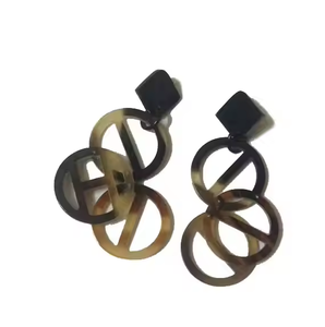 ต่างหูหนังวัวฮอร์นสำหรับหญิงสาว100% ธรรมชาติเป็นมิตรต่อสิ่งแวดล้อมด้วยงานฝีมือรูปพระจันทร์เสี้ยว - Product Image 2