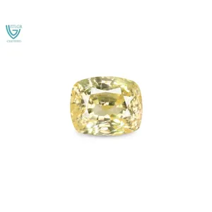 Saphir Jaune Naturel (Pukhraj) 4,52 Carats, Taille Émeraude Facettée, Pierre Libre, Matériau de Gemme Rouge Similaire à l'Alexandrite et à l'Aigue-marine - Product Image 1