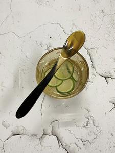 Cuillère en corne de buffle naturelle, fabriquée à la main et polie, parfaite pour servir des épices, des condiments ou pour une utilisation décorative sur la table, de haute qualité - Product Image 5