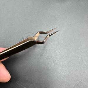 Nouvelle pince à épiler en acier inoxydable durable avec logo personnalisé et pointe précise pour l'isolation et l'application des cils - Product Image 4