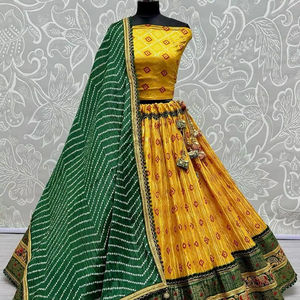 พิมพ์ลาย bandhani ที่สวยงาม lehenga choli กับ latkan dupatta สำหรับฤดูหนาว - Product Image 1