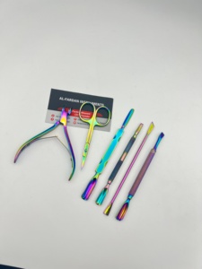 Outils professionnels de soin des ongles, logo personnalisé, ensemble de manucure et pédicure multicolores arc-en-ciel, pinces, repousse-cuticules, coupe-ongles en acier inoxydable - Product Image 5