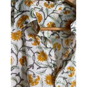 Camisa Casual Unisex 100% Algodón Estampada a Mano con Botón Único, Patrón Floral, Cuello Mao, Manga Corta, Popelina Tejida, Verano - Product Image 2