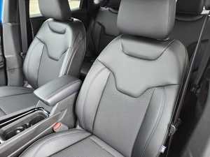 Jeep Compass Latitude 2025, Bien Cuidado y Limpio - Product Image 3