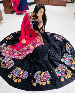 Lehenga de mujer de algodón de rayón puro de calidad superior superventas para uso de fiesta disponible a granel de la India - Product Image 2