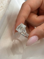 5,09 Karat D-Farbiger Smaragdschliff Labor-Gezüchteter Diamant Dreisteiniger Ring mit Trillion-Seitensteinen 14K 18K Gold