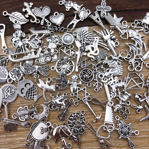 Vente en gros de pendentifs tibétains à breloques en métal argenté DIY pour la fabrication de bijoux de collier - Product Image 2