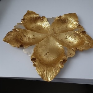 Serveur de fruits secs de luxe élégant en aluminium et verre Bols à trois feuilles Finition or antique Conçu Intérieurs décoratifs pour la salle à manger - Product Image 3