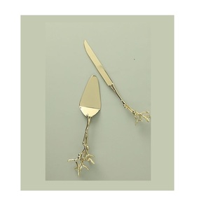 คลาสสิกการออกแบบโลหะ Handcrafted มีดเค้กและชุดเซิร์ฟเวอร์ผู้ผลิตให้บริการภาชนะโลหะตัดเค้กและการให้บริการชุดมีด - Product Image 1