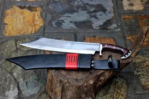 Épée à lame personnalisée de la meilleure qualité, fabriquée à la main, en acier Damas carbone, à prix avantageux - Product Image 2