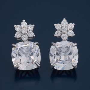 Pendientes de Plata 92.5 con Circonita, Perla y Diamantes en Oro, Diseño Moderno de Flor, Mariposa, Flecha y Corazón para Compromiso - Product Image 1