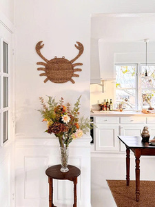 Décoration murale en herbe de mer naturelle tissée à la main avec une texture entrelacée dense et une forme arrondie pour un style côtier rustique tropical et naturel - Product Image 2