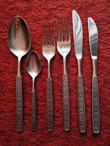 Juego de Cubiertos de Acero Inoxidable Plateado, Mango con Acabado de Alto Brillo, Estilo Real, Diseño Moderno, Libre de BPA, Apto para Lavavajillas, para Fiestas - Product Image 4